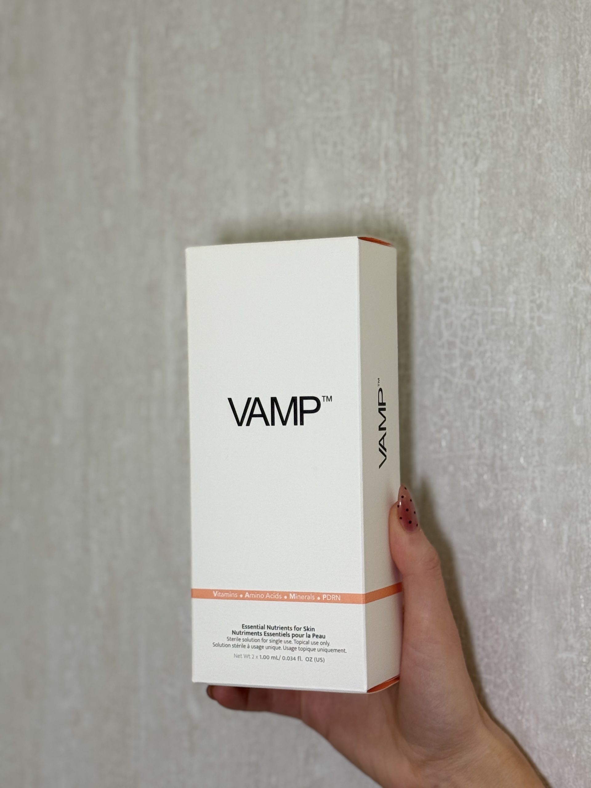 stratica-dermatology-homepage-clinician-with-qtip